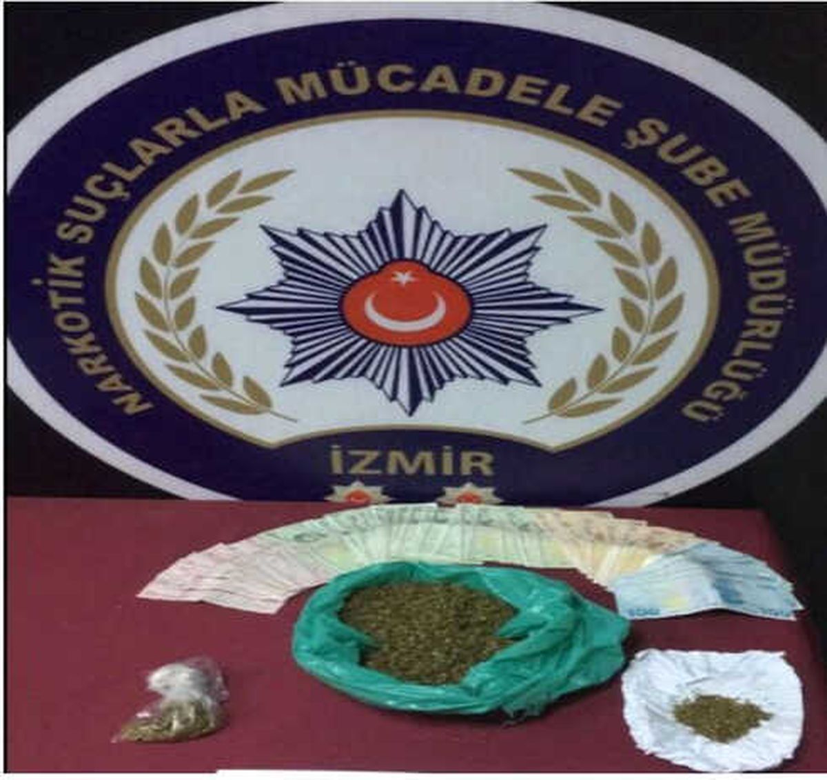 İzmir\'de Zehir Tacirleri Yakalandı