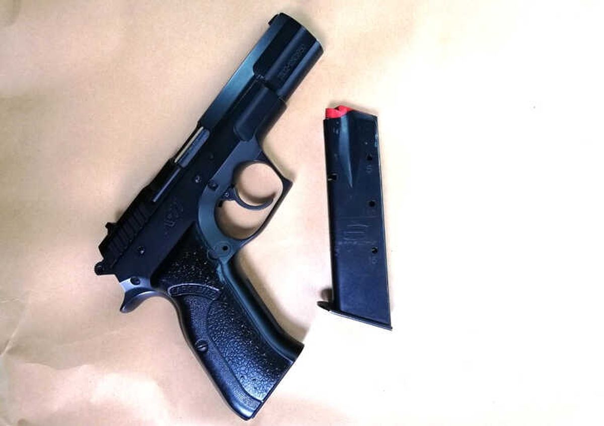 Jandarma Ruhsatsız Tabanca Yakaladı