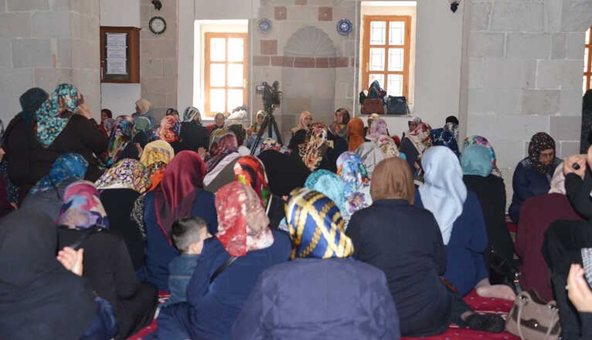 Kadın Meclisi Şehitler İçin Hatim Programı Düzenledi