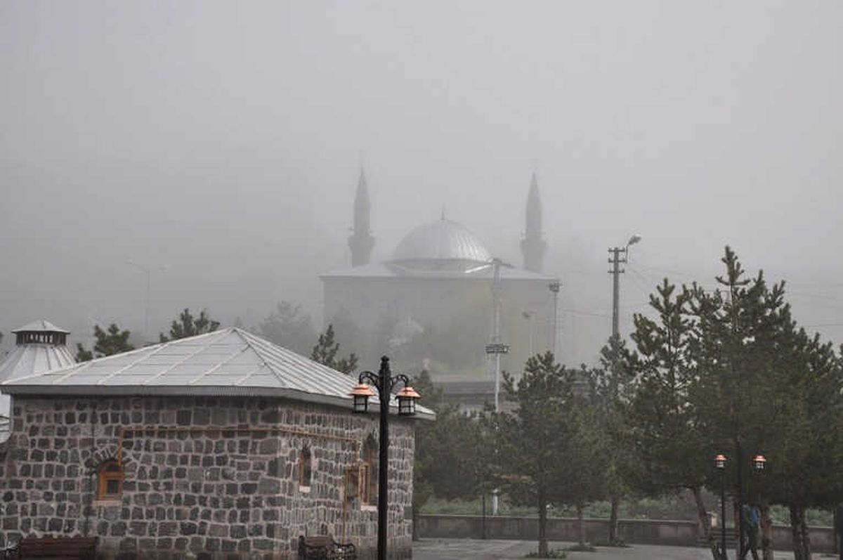 Kars\'ta Yağmur Sonrası Sis Kartpostallık Görüntüler Oluşturdu