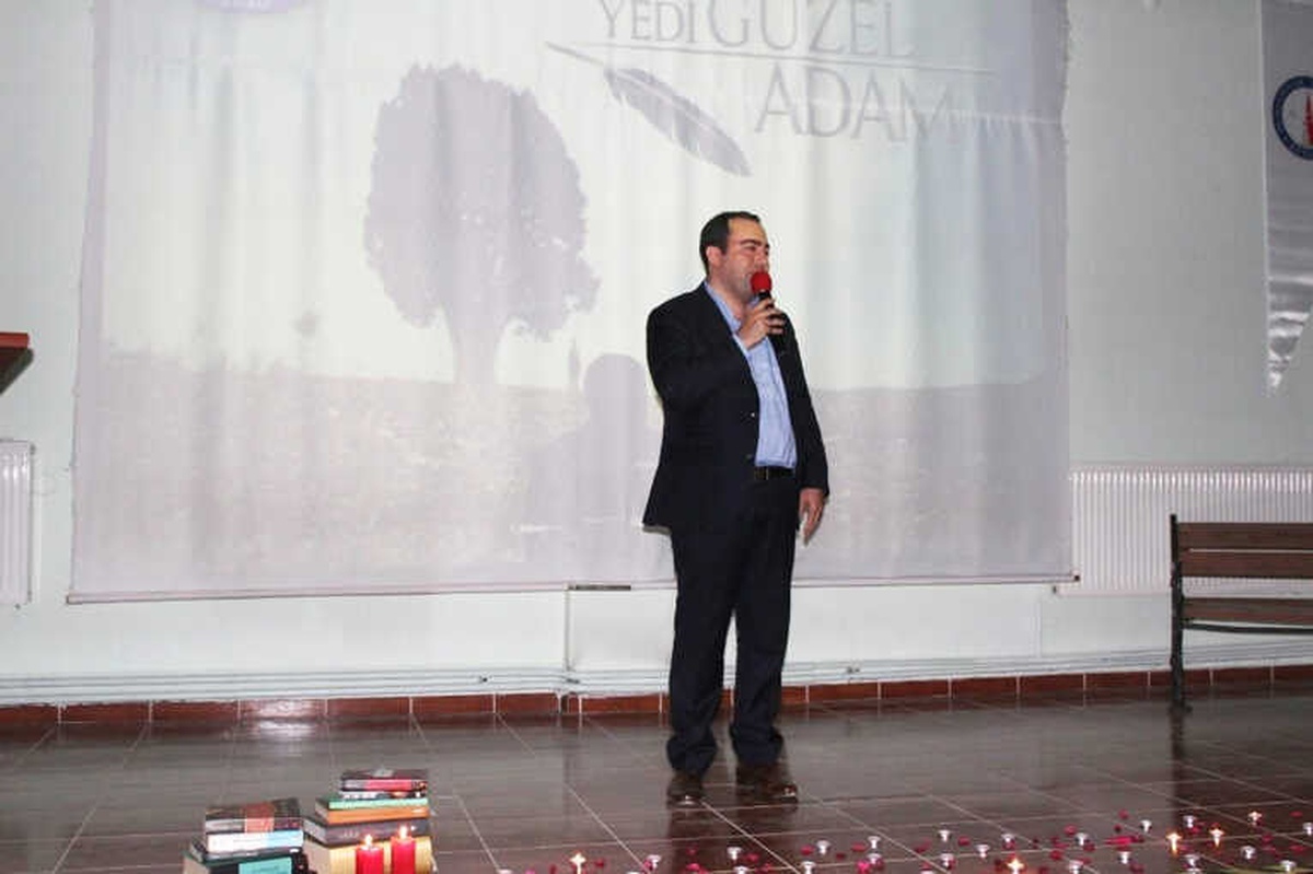 Kaymakam Karataş, Şairlere Taş Çıkarttı