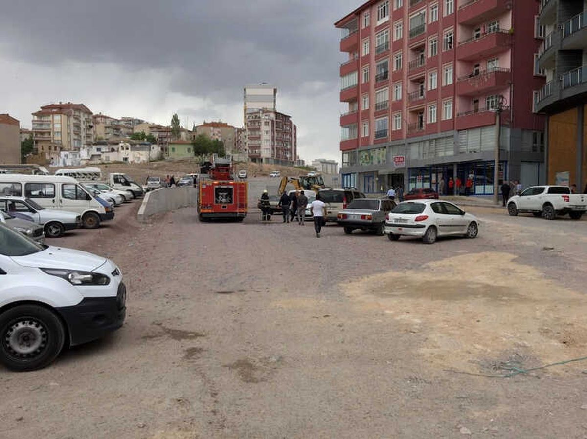 Kepçe, Doğalgaz Borusunu Patlattı