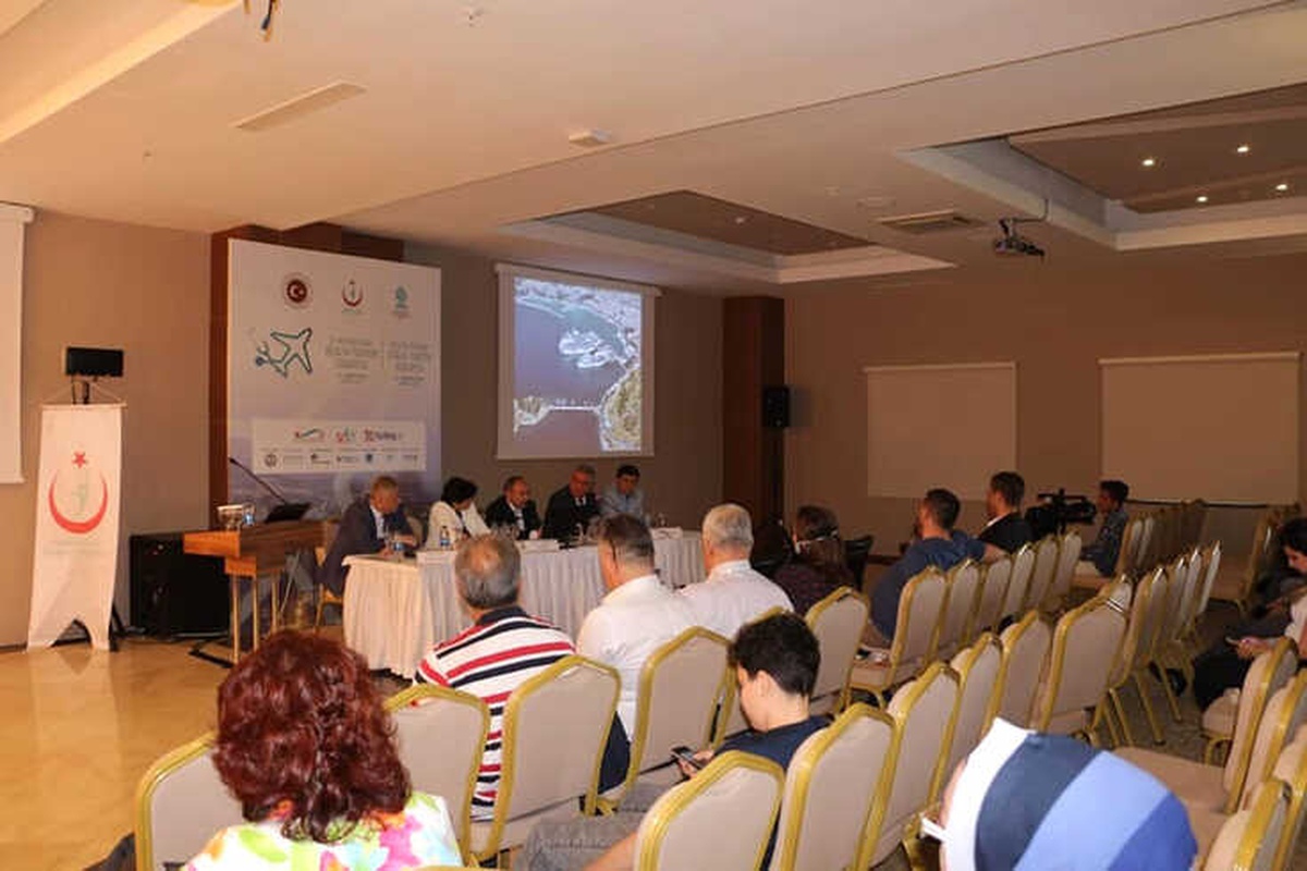 Kuşadası\'nda \'Sağlık Turizminin Geliştirilmesi\' Paneli Düzenlendi