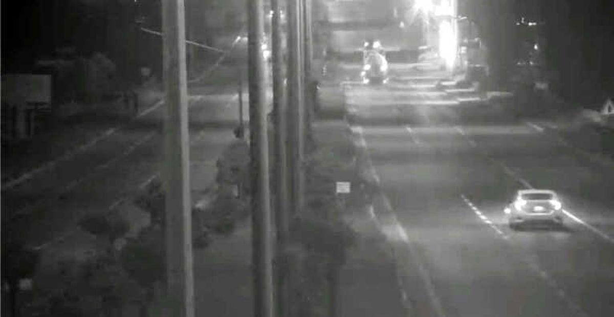 Maket Polis Otosundan Kaçtı, Gerçek Polise Yakalandı