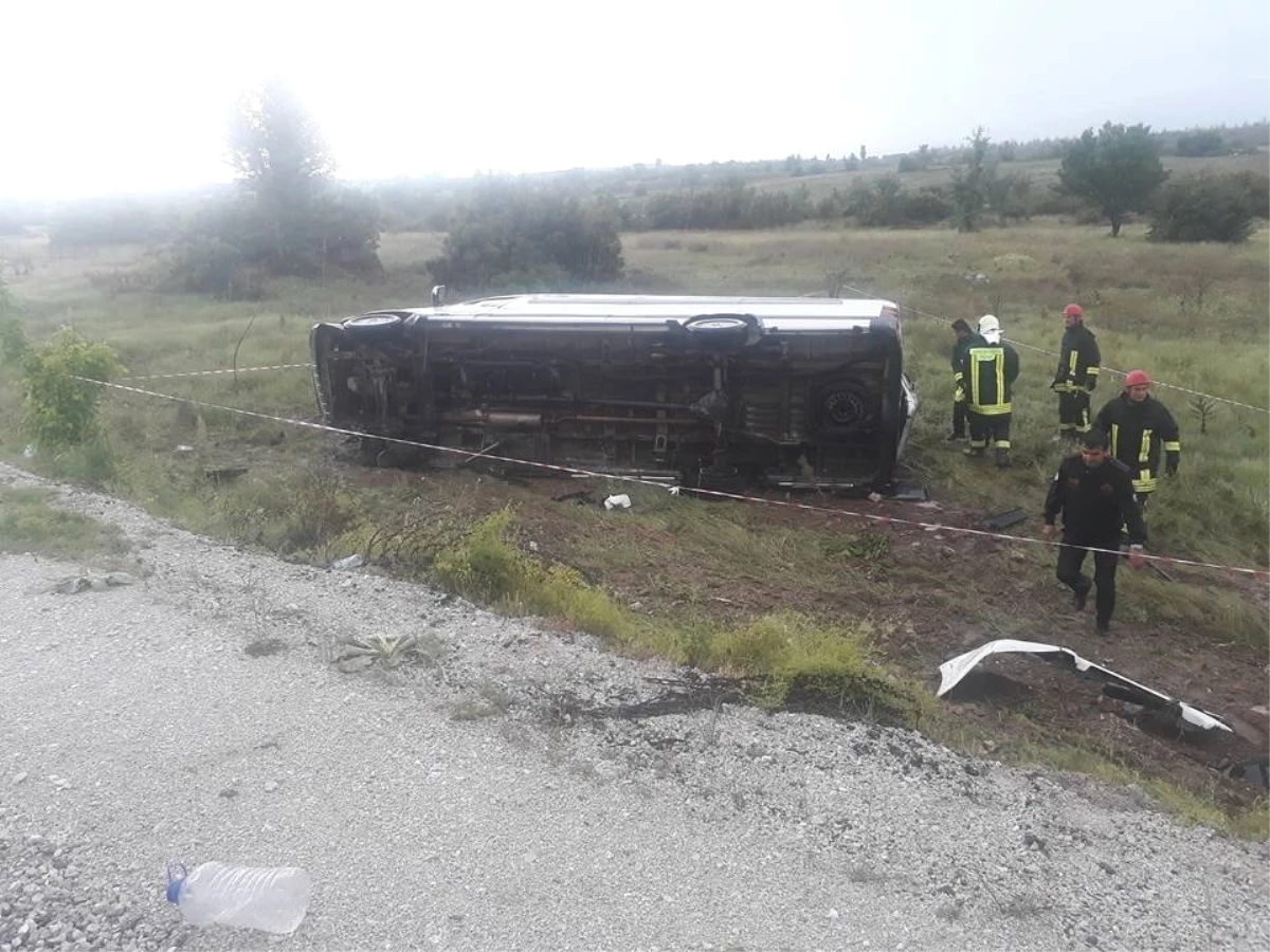 Mehter Takımını Taşıyan Minibüs Devrildi: 1 Ölü, 12 Yaralı