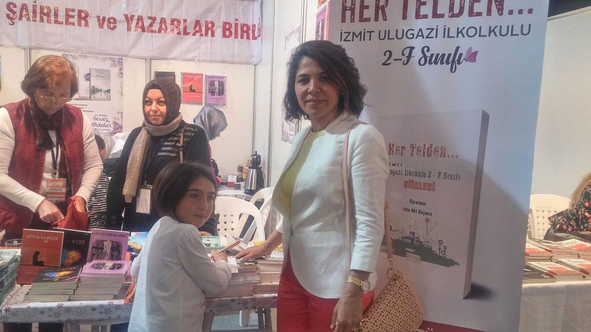 Öğretmen Öğrencisiyle Kitap Yazdı
