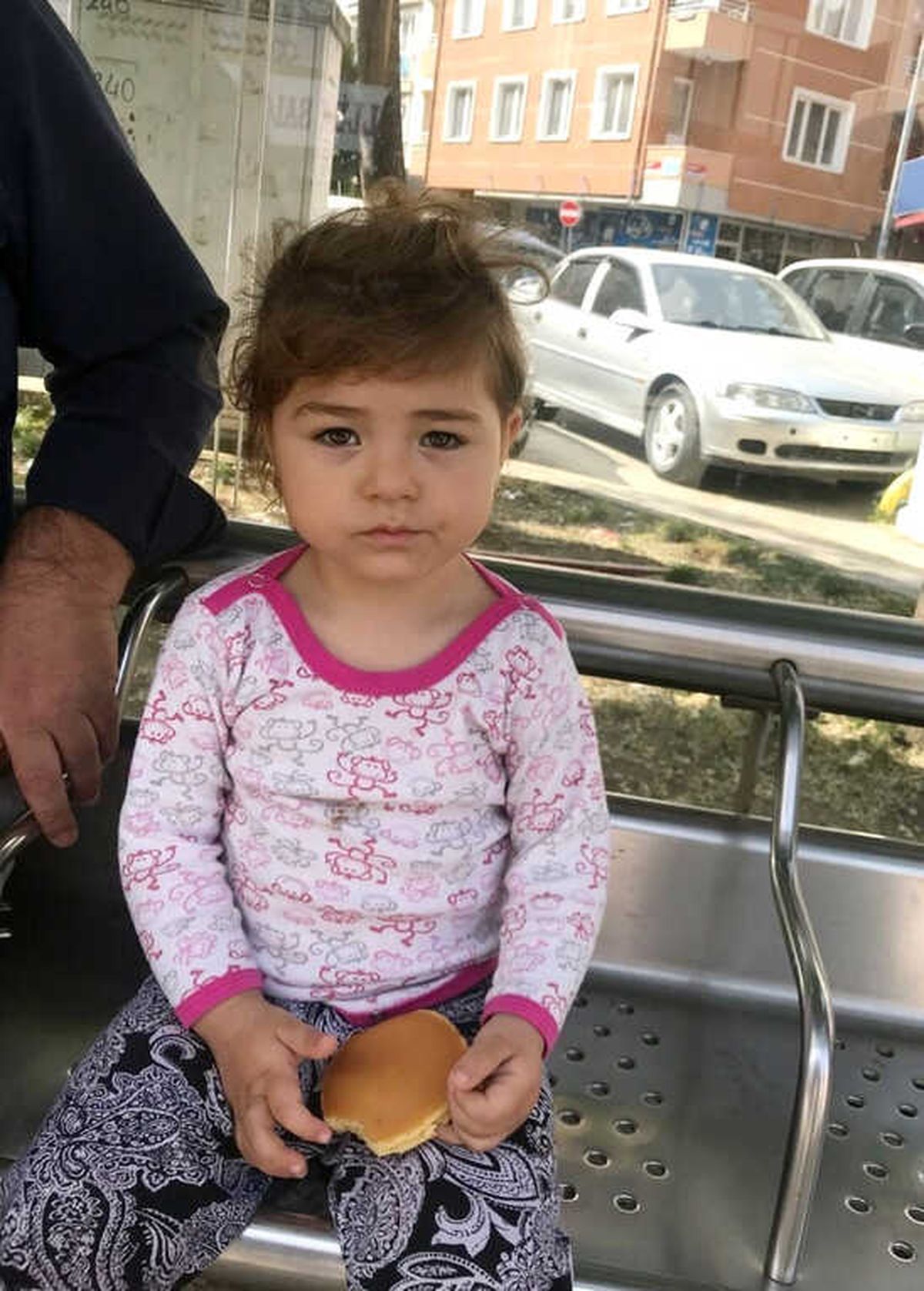 Pendik\'te Kaybolan 2 Yaşındaki Kız İçin Vatandaşlar Seferber Oldu
