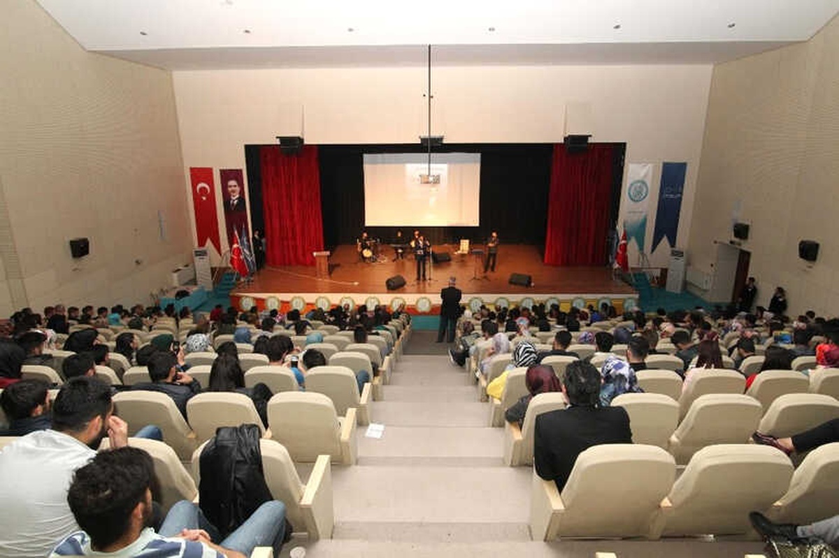 Şair ve Yazar Tuncer, Beü Öğrencileriyle Buluştu