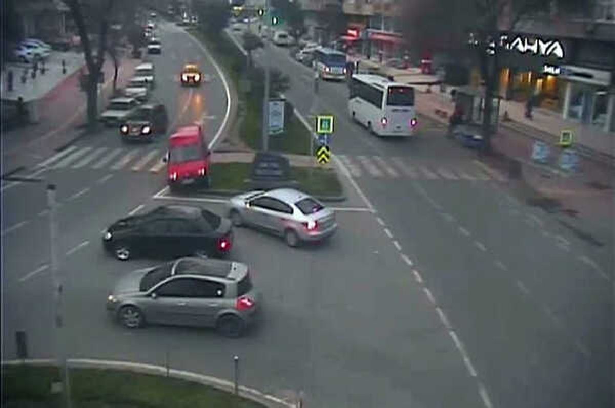 Samsun\'da Kural İhlali Sonucu Yaşanan Trafik Kazaları Kamerada