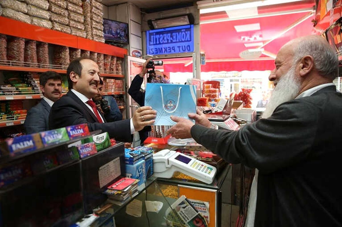 Vali Pehlivan: "Hayat Yolunda da Yol Arkadaşınız Kitap Olsun"