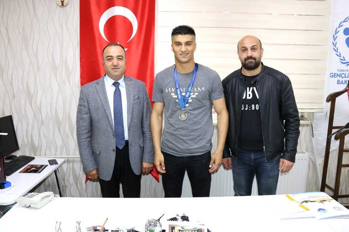 Ağrı\'lı Boksör Sırbistan\'dan Gümüş Madalya ile Döndü
