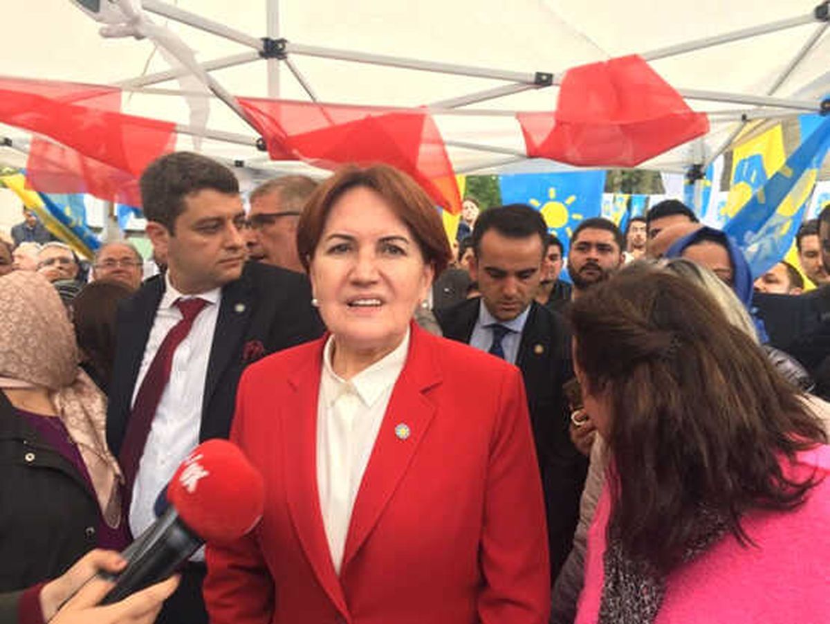 Akşener, Partisinin Saldırıya Uğrayan Standını Ziyaret Etti