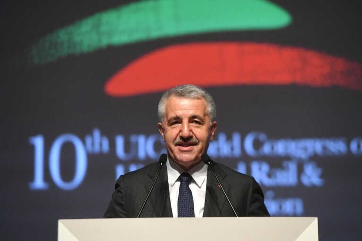 Bakan Arslan: "Türkiye\'de 40 Milyon Kişiyi Yht ile Taşıdık"