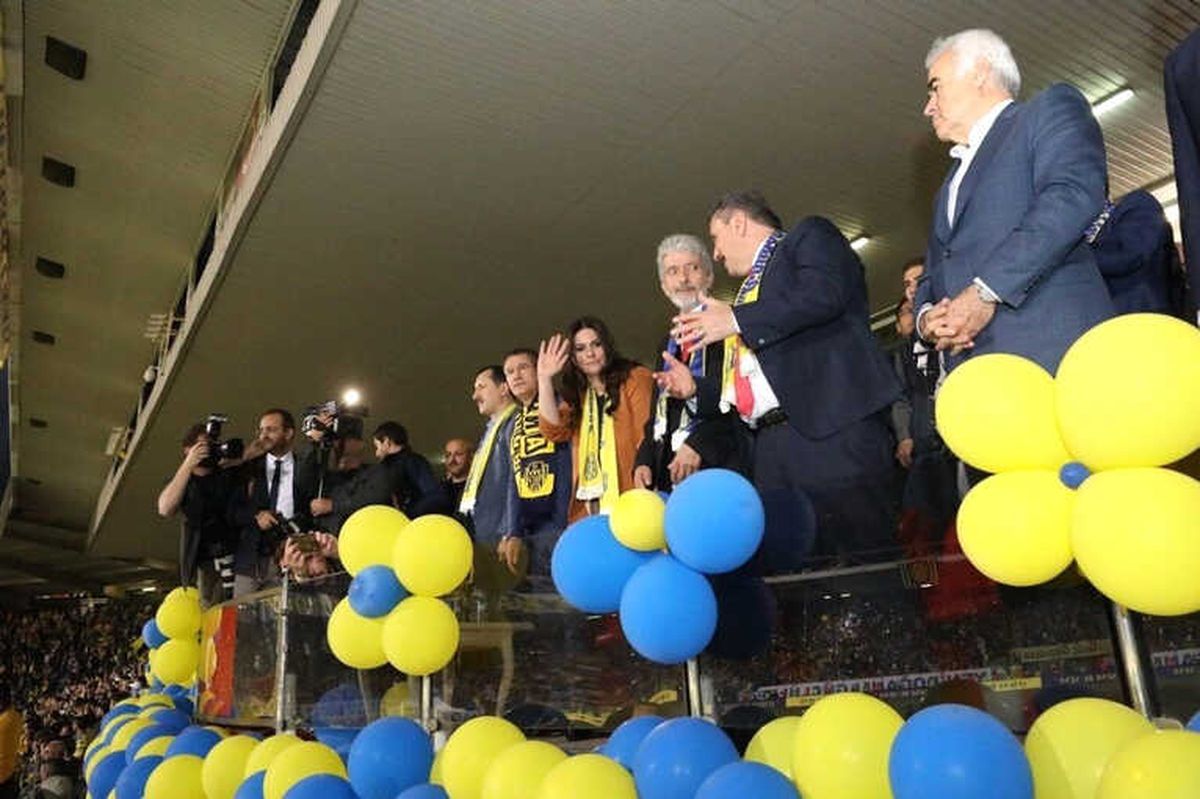 Bakan Sarıeroğlu, Ankaragücü\'nün Coşkusunda Ortak Oldu