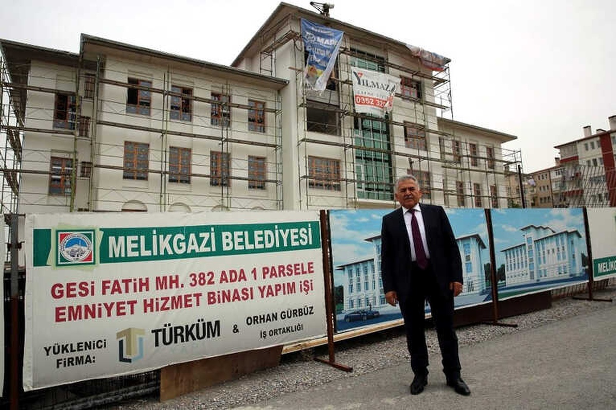 Başkan Büyükkılıç Emniyet Binası İnşaatında İncelemelerde Bulundu.