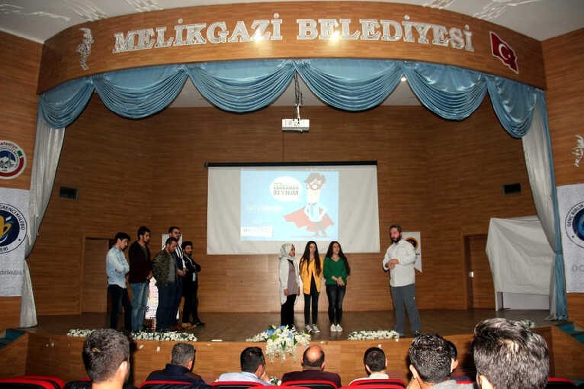 Birlik Vakfı\'ndan \'Yaşam Boyu Başarı\' Semineri