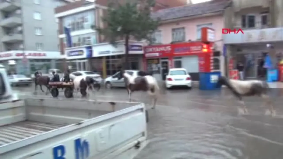 Bursa İnegöl 1 Saat Süren Yağmurda Göle Döndü