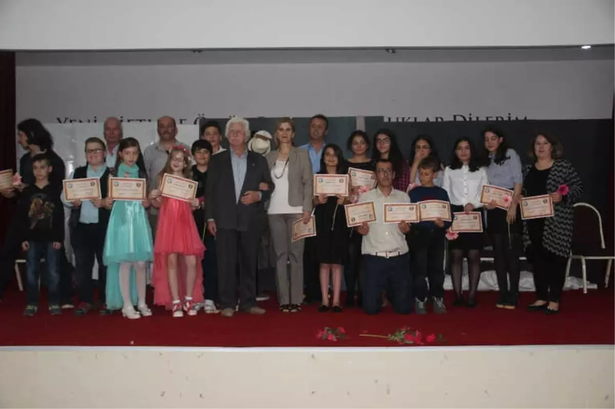 Çan\'da \'Bir Buçuk Porsiyon Karışık\' Oyunu Sahnelendi