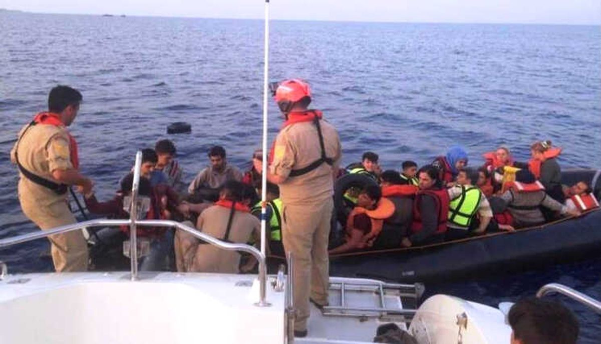 Ege ve Akdeniz\'de 407 Kaçak Göçmen Yakalandı