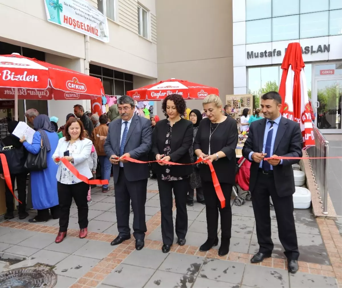 Erü Çocuk Hastanesi\'nde Maddi Durumu İyi Olmayan Çocuklar Yararına Kermes Düzenlendi