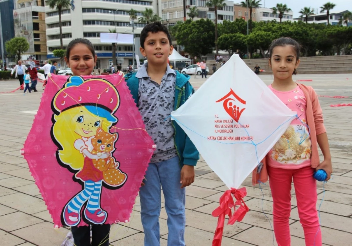 Hatay\'da Türk ve Suriyeli Çocuklar Uçurtma Şenliğinde Kaynaştı