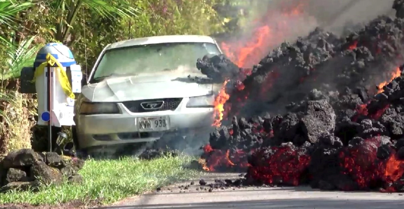 Hawaii\'de Lavlar Otomobili Saniyeler İçinde Yuttu, O Anlar Anbean Görüntülendi