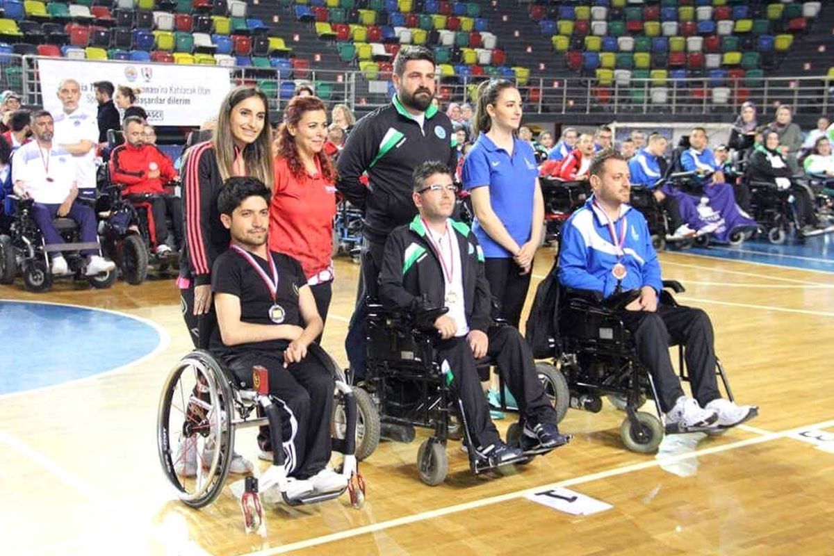 İnternetten Öğrendiği Taktiklerle Engelli Eşini Şampiyon Yaptı