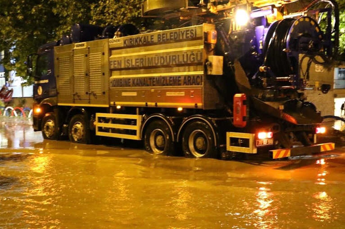 İtfaiye Gece Boyunca Durmadı
