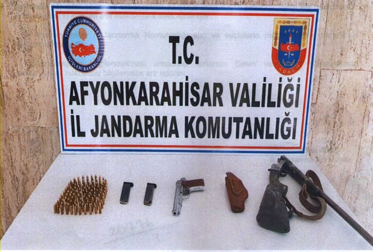 Jandarma Aramasında Ruhsatsız Tabanca ve Av Tüfeği Ele Geçirildi