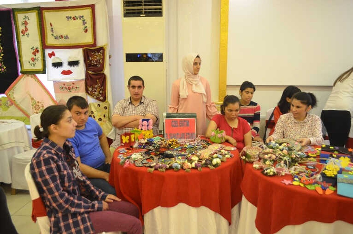 Kırıkhan Halk Eğitim Merkezi Yılsonu Sergisi Açıldı