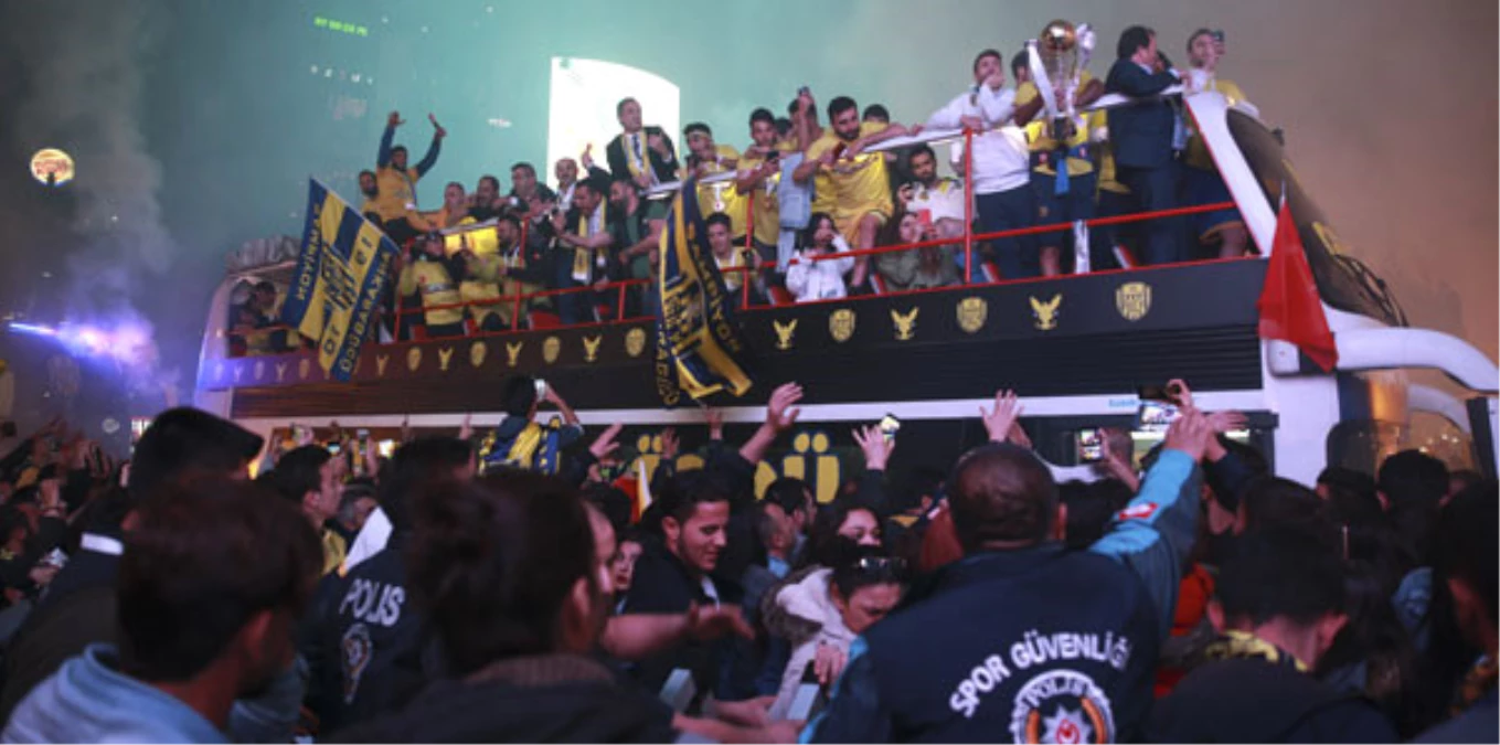 Mke Ankaragücü, Spor Toto Süper Lig\'i Kızılay\'da Kutladı!