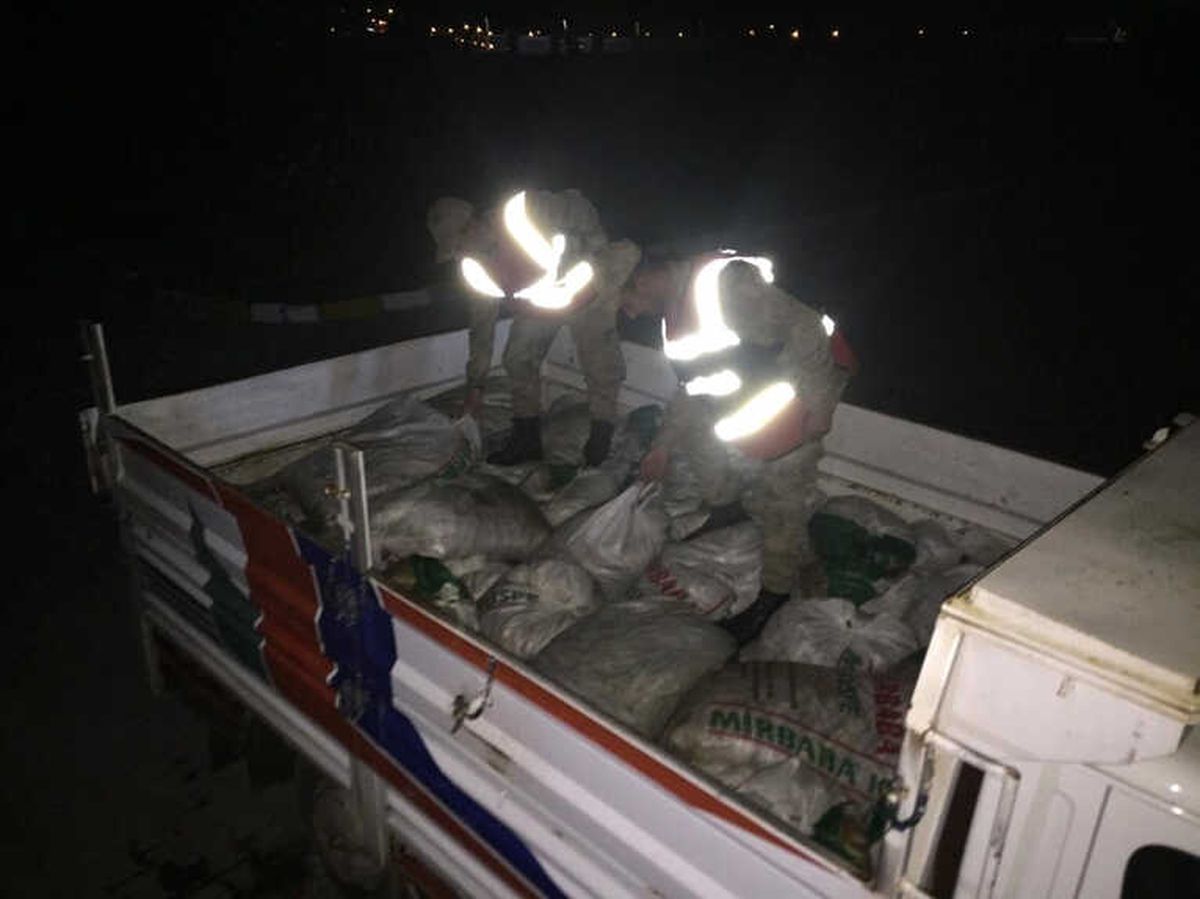 Muradiye\'de 8,5 Ton Kaçak Avlanmış İnci Kefali Balığı Ele Geçirildi