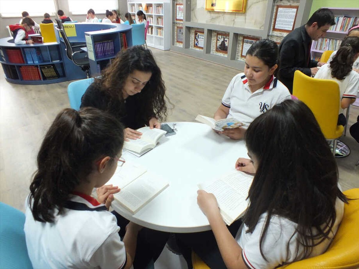 Öğrencilerden "Şehidime Bir Kitap da Benden" Kampanyası