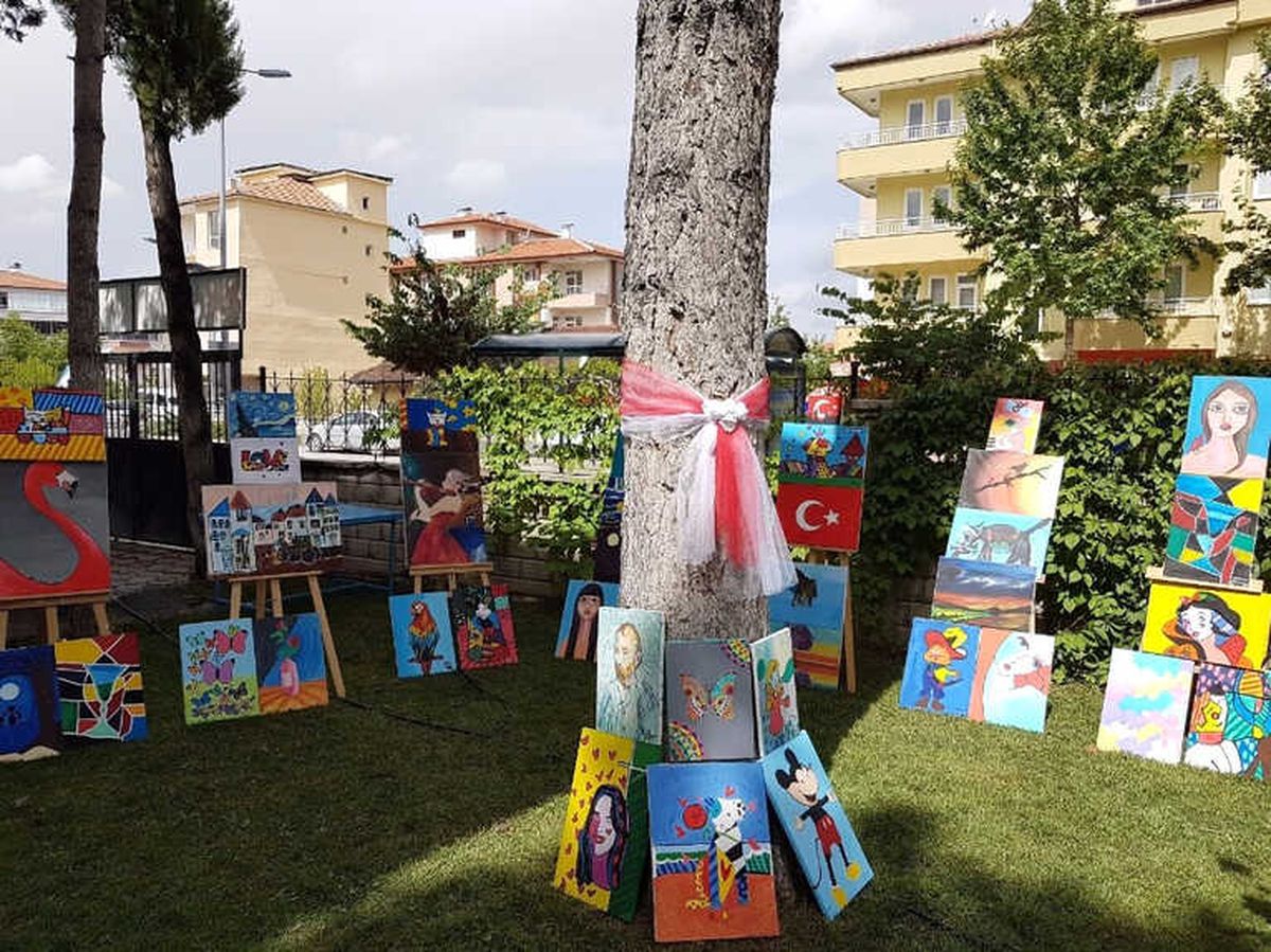 Öğrencilerden Yıl Sonu Sergisi