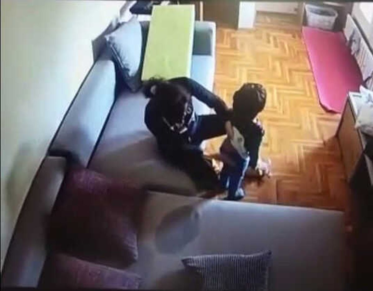 Ünlü Oyuncu Özge Özpirinçci\'nin 2 Yaşındaki Yeğenine Şiddet Uygulayan Bakıcı Yakalandı
