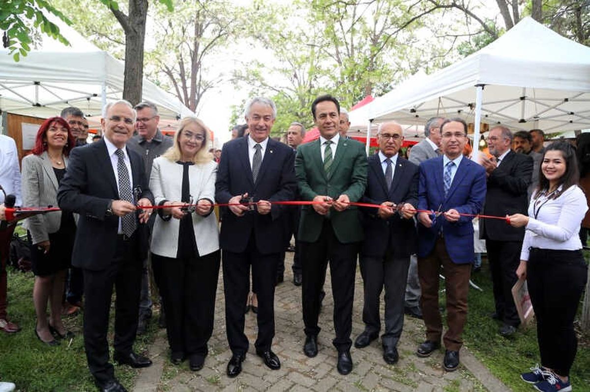 Sdü Tbmyo\'da Eğlenceli Proje Sergisi