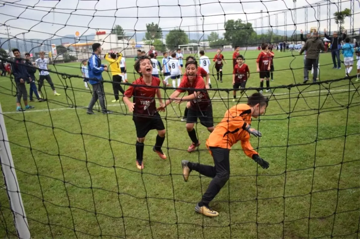 Spor Şenlikleri\'nde Futbol ve Futsal Coşkusu