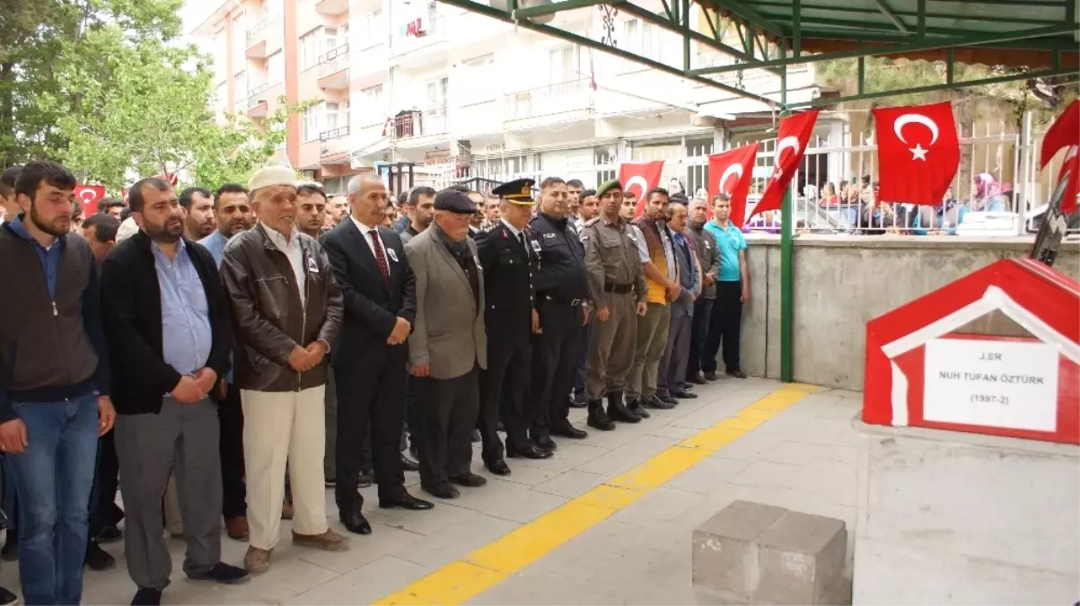 Terhisine 13 Gün Kala Bıçaklanan Asker Defnedildi