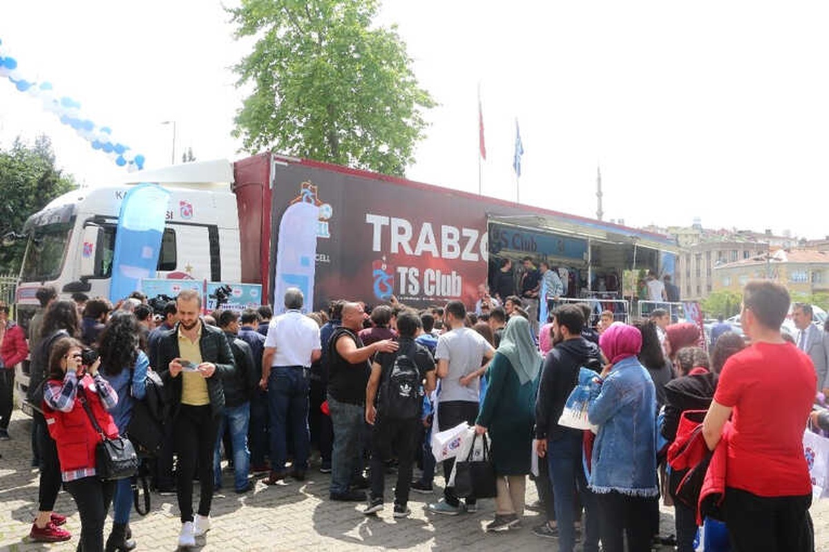Trabzonsporlu Oyuncular İmza Gününe Katıldı