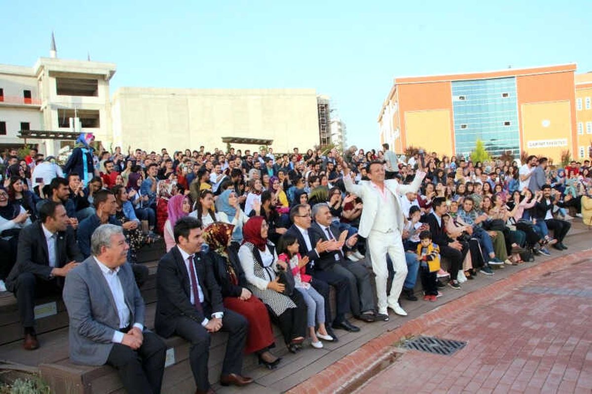 Üniversiteli Öğrenciler Mehmet Yakar ile Coştu