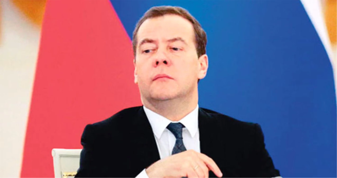 Vladimir Putin\'in Başbakan Adayı Yine Dmitriy Medvedev