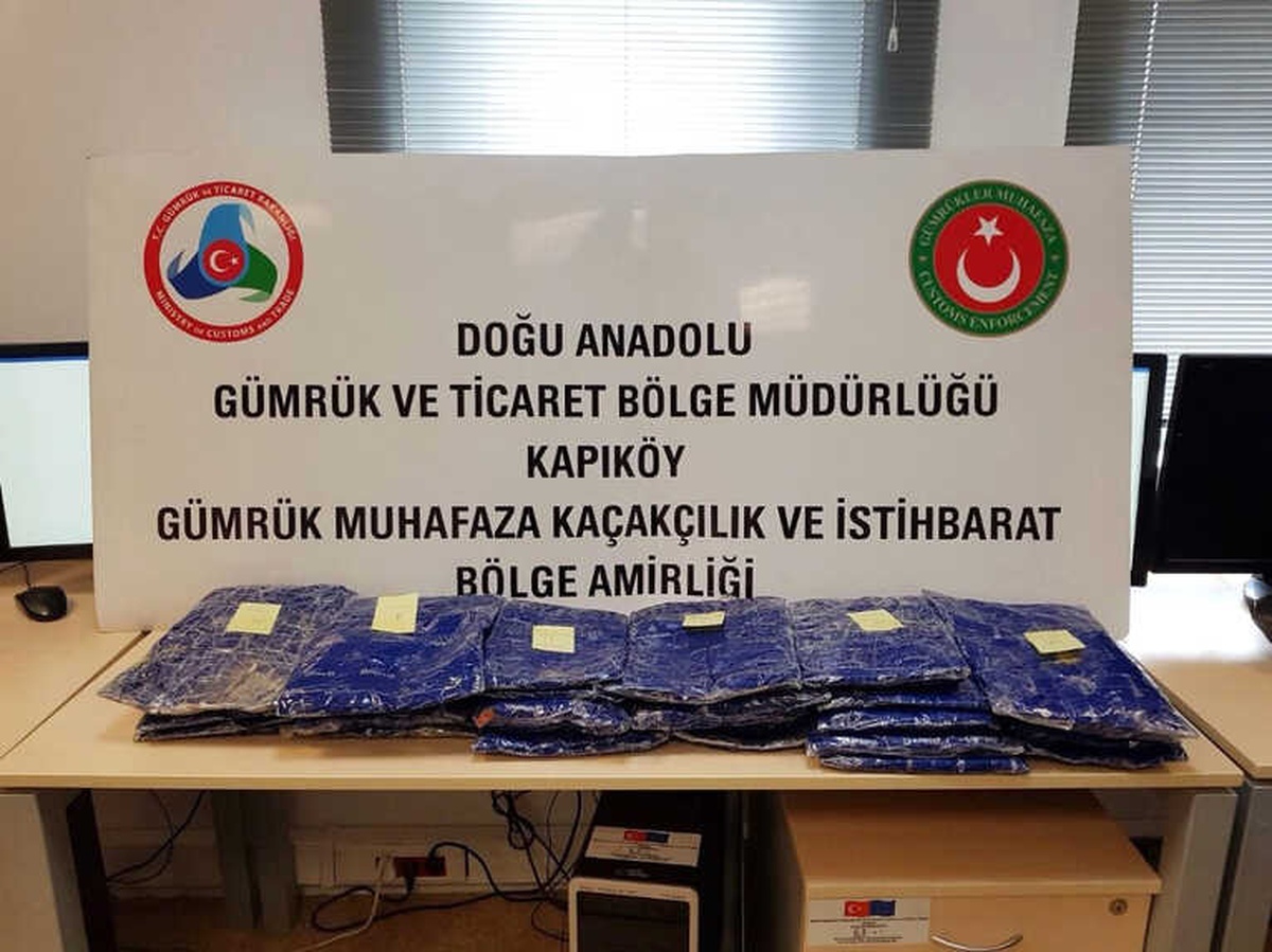 Vücutlarına Sardıkları Eroinle Türkiye\'ye Girmek İsterken Yakalandılar