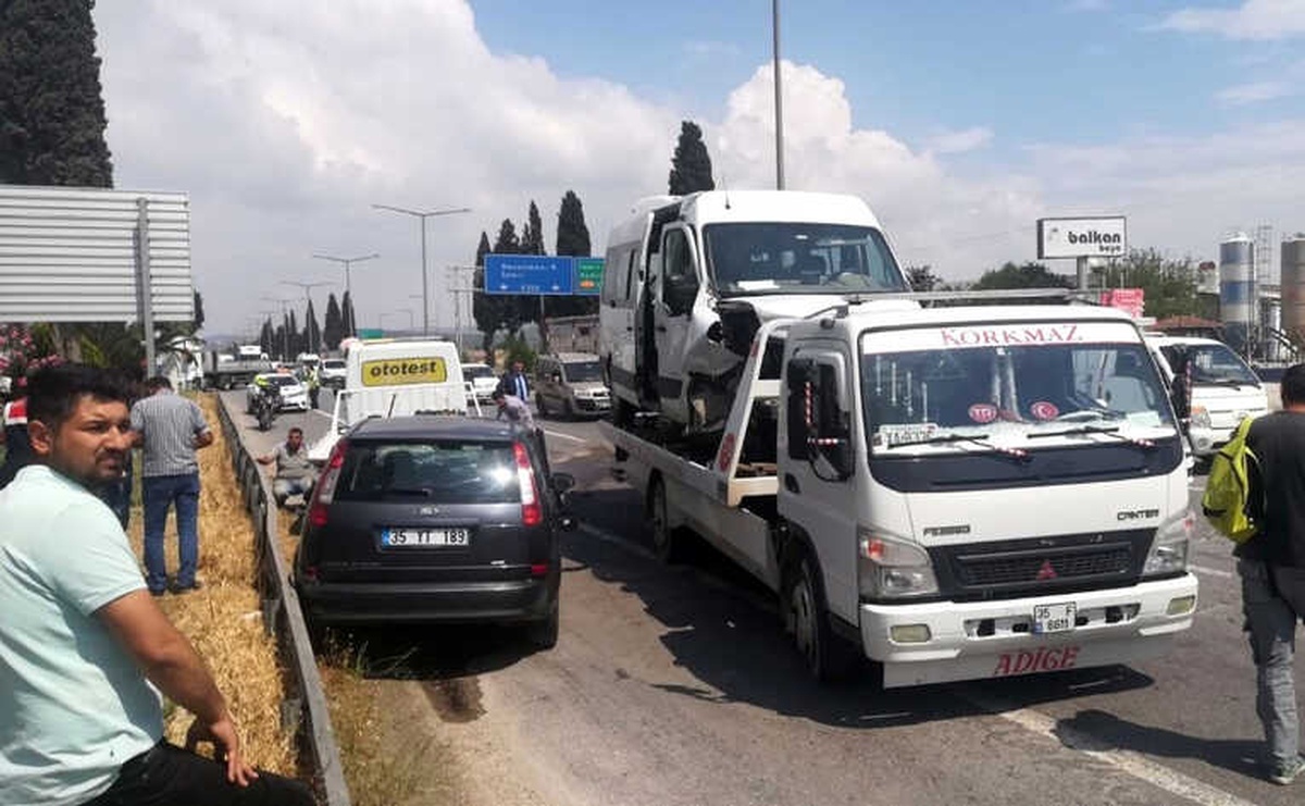 Yabancı Turist Kafilesini Taşıyan Araç Kaza Yaptı: 8 Yaralı