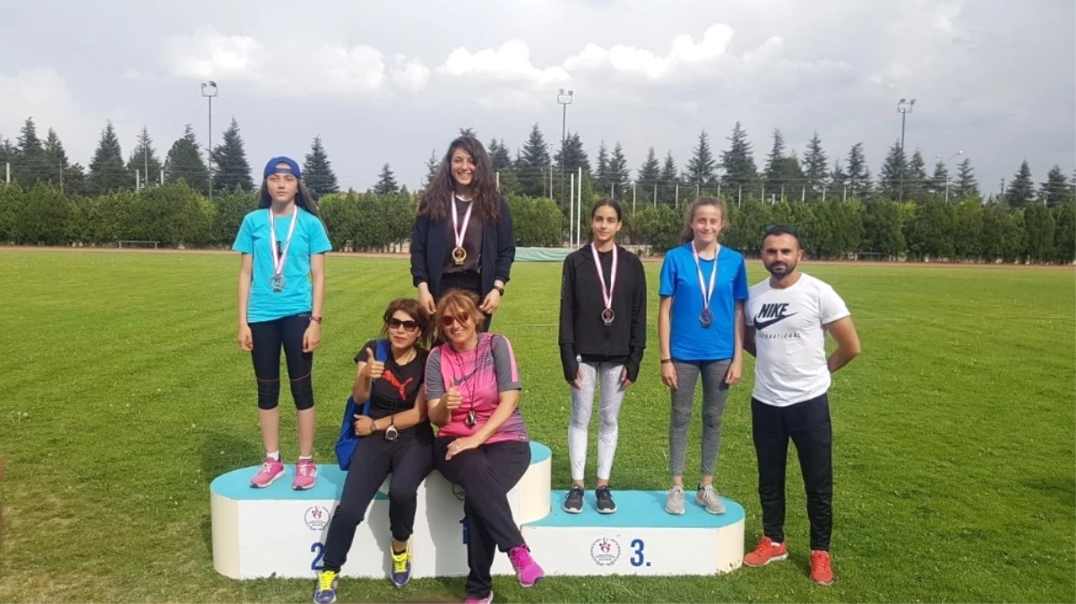 Başarılı Atletler Eskişehir\'den Madalyalarla Döndüler