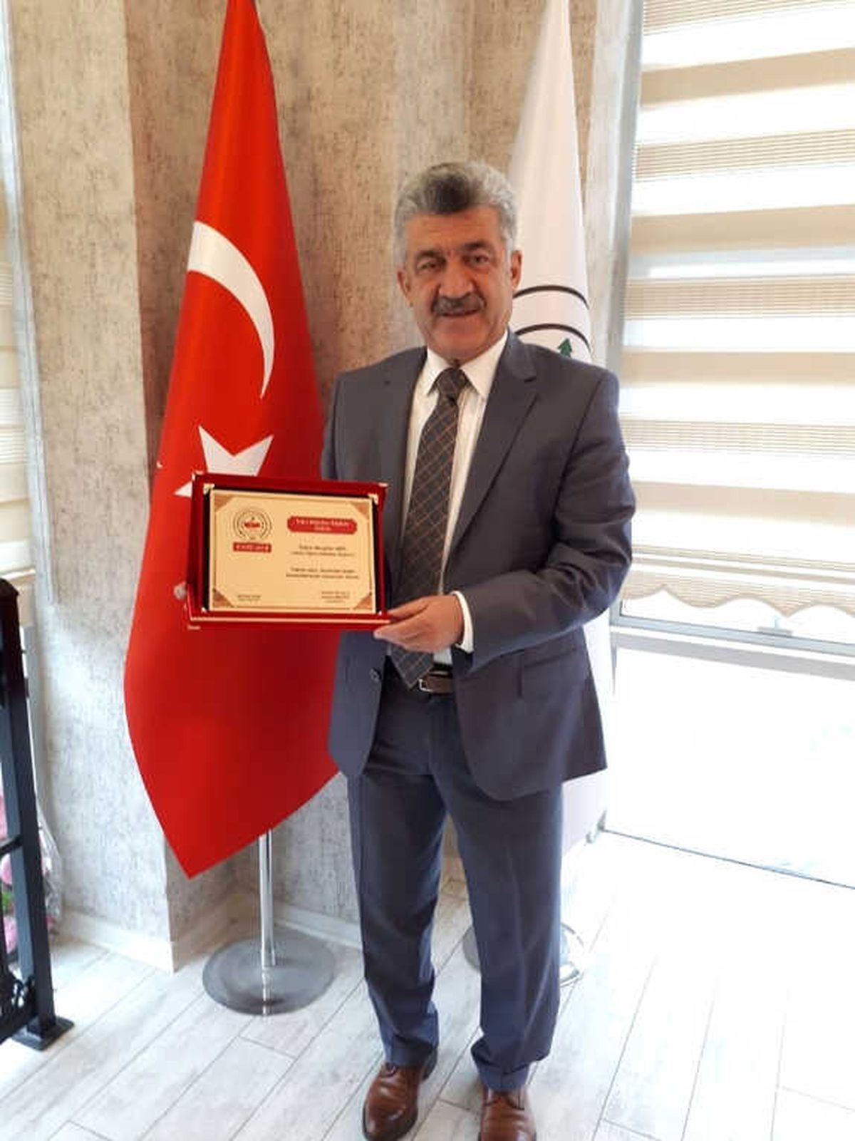 Başkan Yiğit\'e Yılın Belediye Başkanı Ödülü