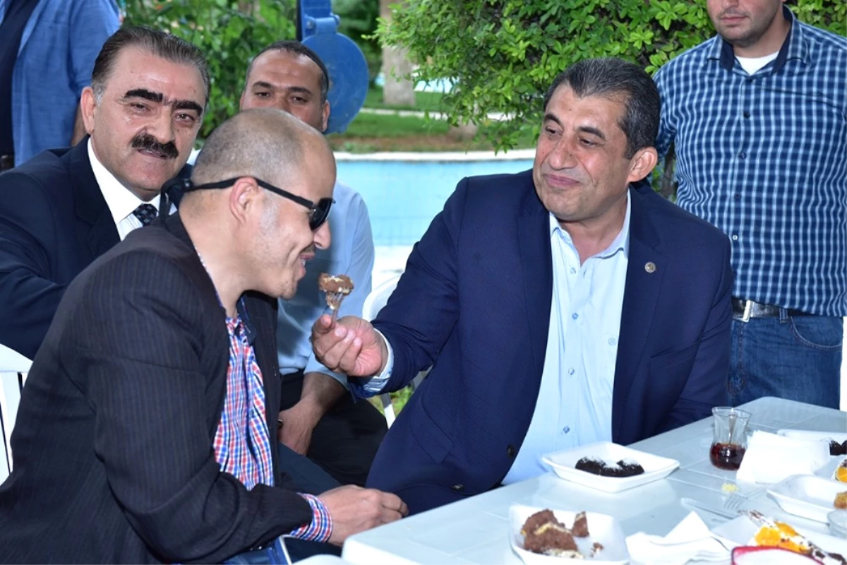 Belediye Başkanı Menderes Atilla, Hayır Kermesini Ziyaret Etti