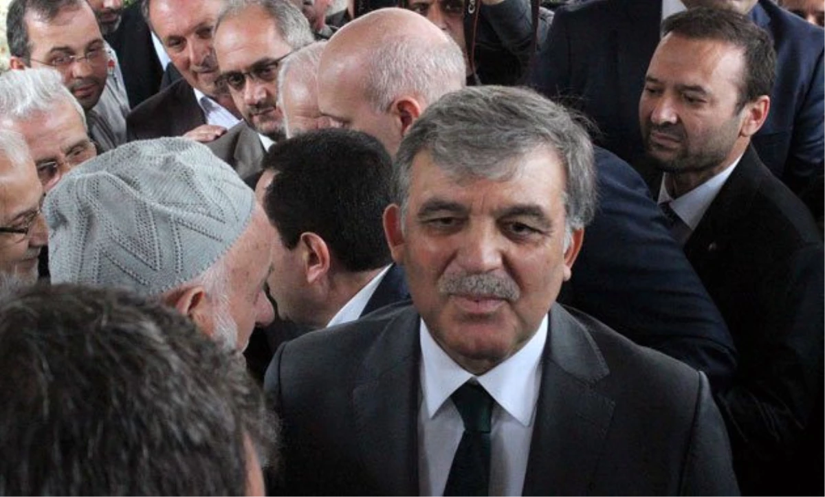 Cenazede Abdullah Gül\'e Tepki: Reisime Hainlik Yaptın