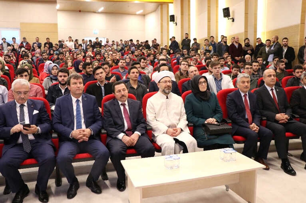 Diyanet İşleri Başkanı Erbaş: "Müslümanlar Arasında Mezhep Savaşları Çıkartmaya Çalışıyorlar"