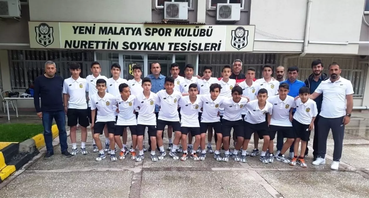 E.yeni Malatyaspor U14 Takımı Antalya\'ya Gitti