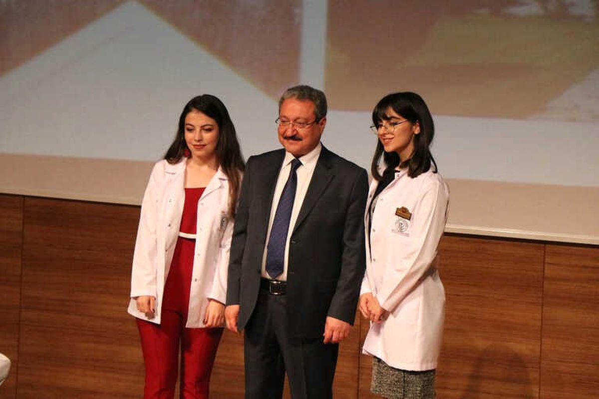 Geleceğin Eczacıları \'Beyaz\' Önlüklerini Giydi